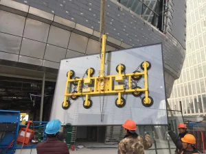 Battery glass vacuum lifter for insulated glass unit installation