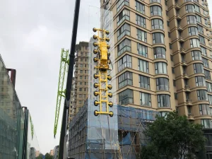 Electric vacuum lifter for insulated glass unit installation