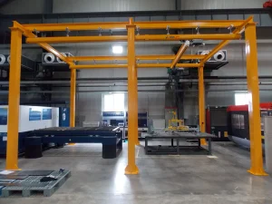 Freestanding overhead bridge crane with floor columns