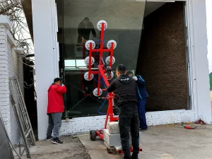Glass lifting robot for indoor glass installation