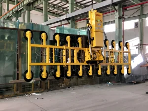 Hydraulic glass vacuum lifter for large glass panels