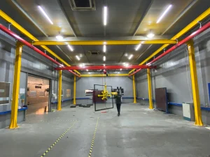 Overhead gantry crane for pneumatic glass vacuum lifter