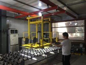 Pneumatic glass vacuum lifter for laminated glass production line