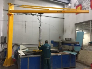 Pneumatic glass vacuum lifter for water jet cutting line
