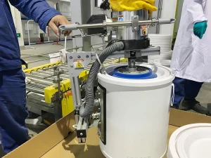 Vacuum lifter for filling line drum transfer