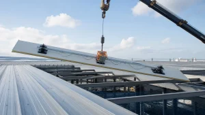 Vacuum lifter for long roof and wall panel support