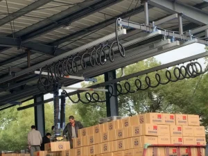 WOLIFT tube lifters are used for unloading goods from trucks