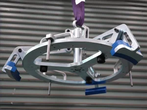 WOLIFT mechanical drum gripper clamping the rim of a 55-gallon drum